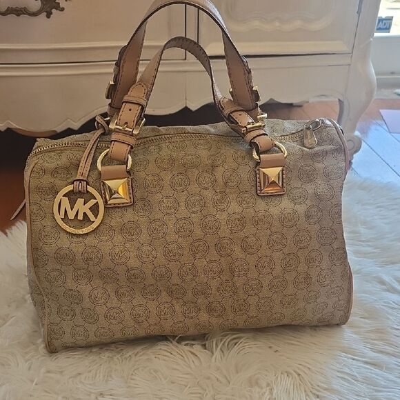 Michael Kors Medium Duffel Tan Satchel with Gold Accents - Picture 1 of 12